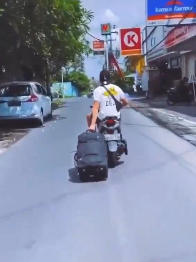 kelakuan nyeleneh bule saat di Bali Berbagai sumber