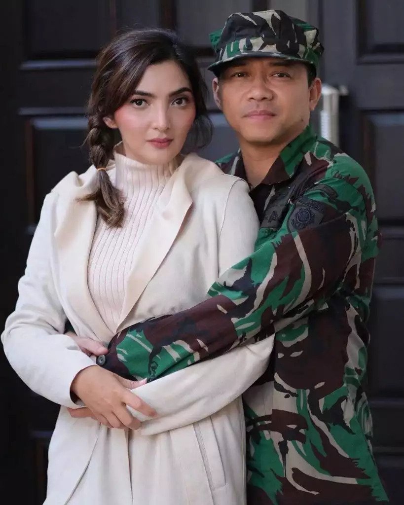 seleb pria pakai seragam TNI © berbagai sumber seleb pria pakai seragam TNI © berbagai sumber