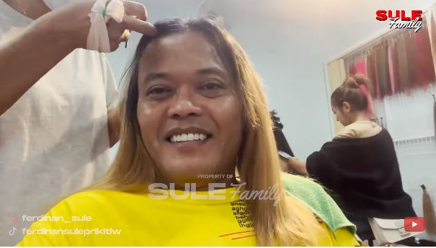 momen sule ubah gaya rambut  © YouTube momen sule ubah gaya rambut  © YouTube