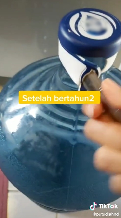 Trik membuka tutup galon tanpa pisau, lebih mudah dan cepat