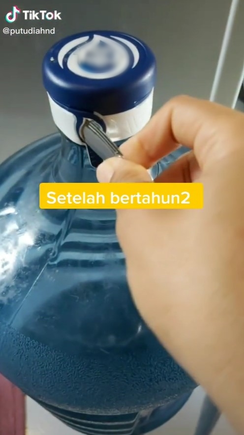 Trik membuka tutup galon tanpa pisau, lebih mudah dan cepat