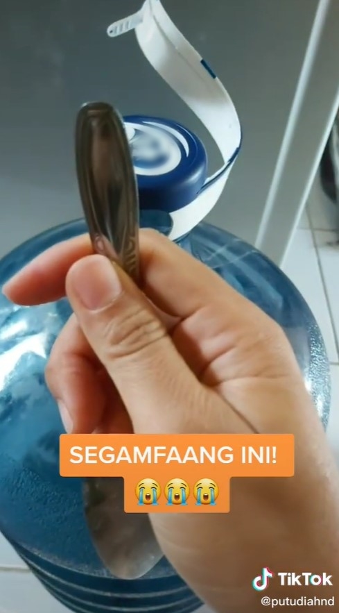 Trik membuka tutup galon tanpa pisau, lebih mudah dan cepat