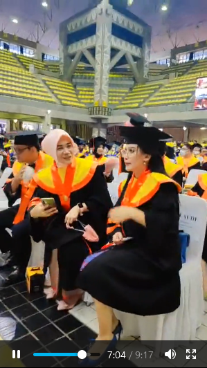  Momen wisuda S3 Rieke Diah Pitaloka Instagram