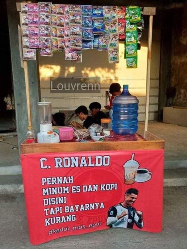 spanduk jualan pedagang es ini kreatif © berbagai sumber