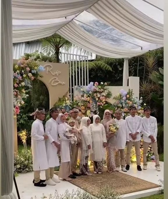 momen lamaran beni kakak lesty kejora © instagram