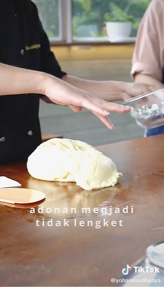 Jangan pakai tepung, ini trik jitu biar adonan kue tidak lengket