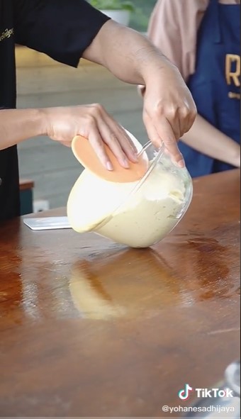 Jangan pakai tepung, ini trik jitu biar adonan kue tidak lengket