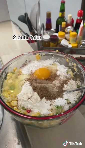 7 Cara bikin bakwan jagung super renyah, enak dan praktis