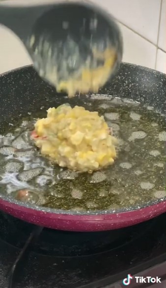 7 Cara bikin bakwan jagung super renyah, enak dan praktis