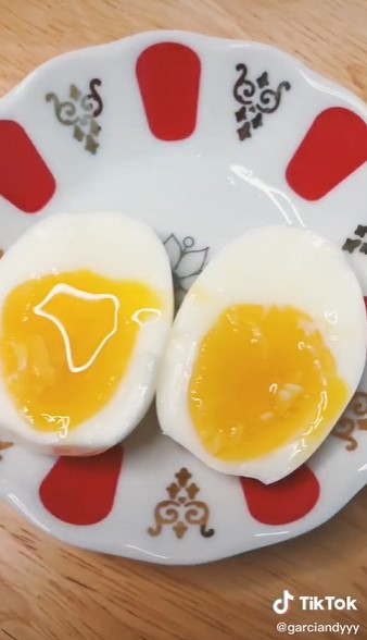 Trik simpel merebus telur agar kuningnya setengah matang, antigagal