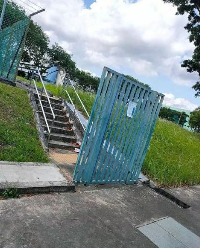 pintu gerbang jadi sia-sia aja © berbagai sumber