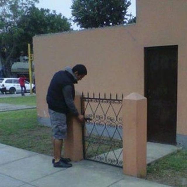 pintu gerbang jadi sia-sia aja © berbagai sumber