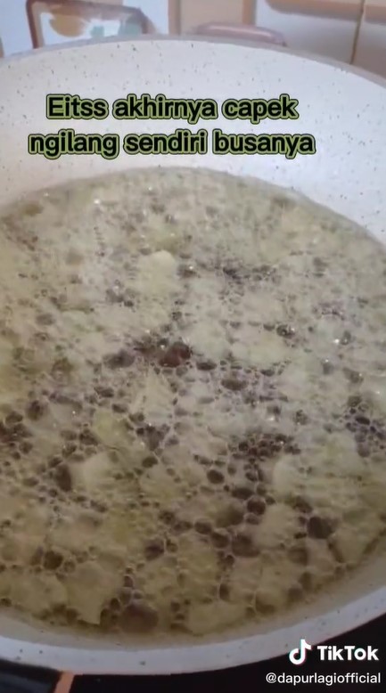 Trik menghilangkan busa pada minyak goreng, pakai 1 bahan dapur