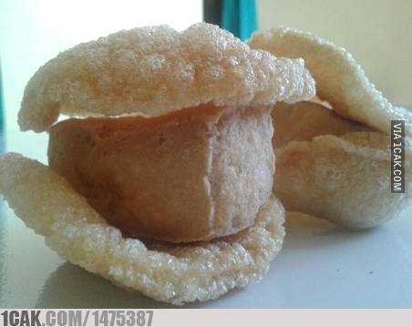 makan nyeleneh pakai kerupuk © berbagai sumber makan nyeleneh pakai kerupuk © berbagai sumber