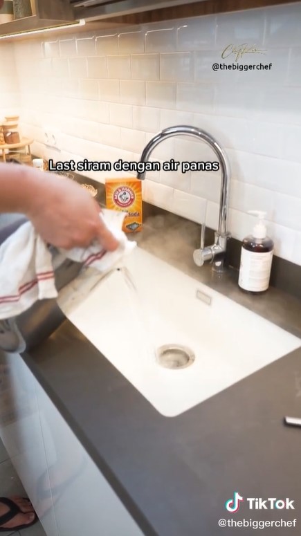 Trik hilangkan bau tak sedap di wastafel, cuma pakai 2 bahan dapur