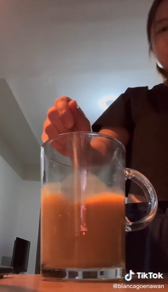 7 Cara bikin milk tea ala kafe modal Rp 3 ribu, cocok jadi ide jualan