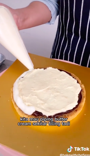 Trik menumpuk cake supaya kuat dan rapi, mudah ditiru