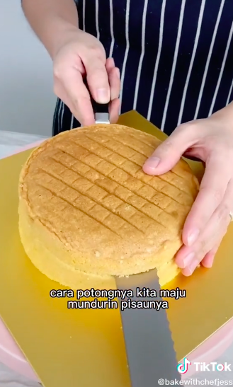 Trik menumpuk cake supaya kuat dan rapi, mudah ditiru