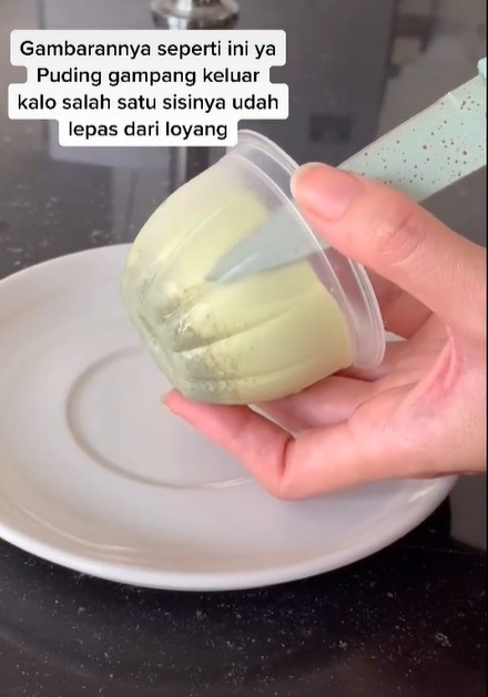 Tak banyak yang tahu, ini trik cepat mengeluarkan puding dari cetakan