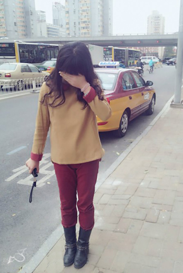 Potret kebetulan pakai baju mirip benda sekitar Borepanda.com Potret kebetulan pakai baju mirip benda sekitar Borepanda.com