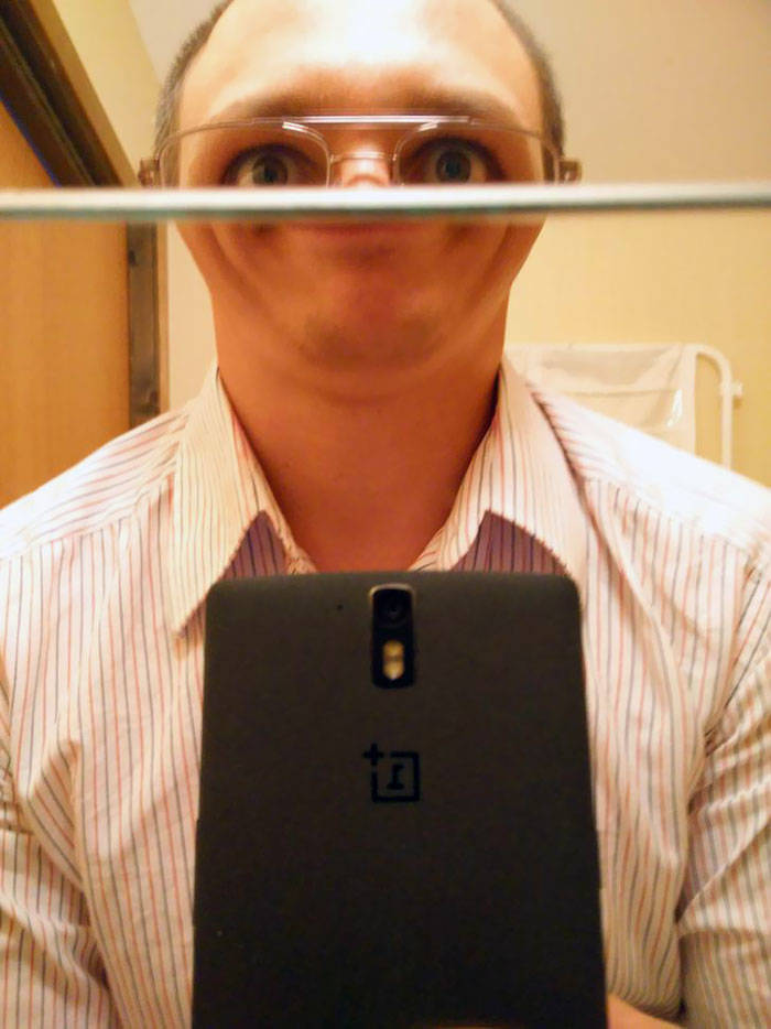 momen bercermin tapi wajah berubah © berbagai sumber