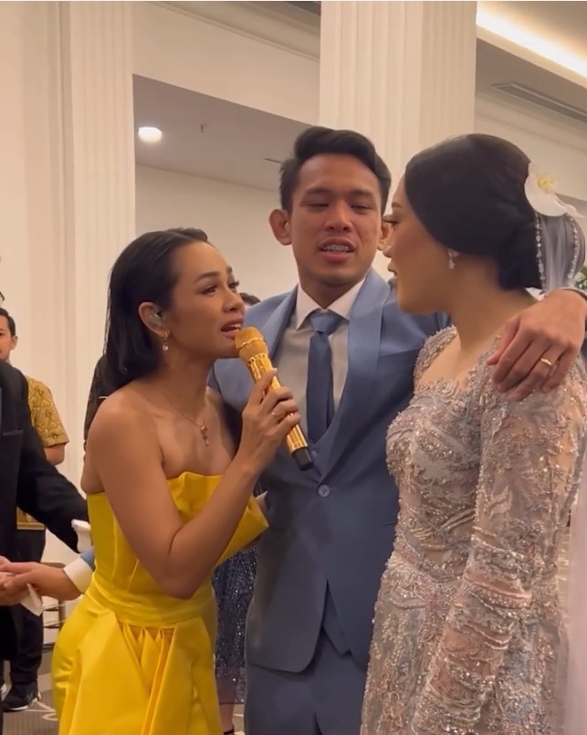 10 Momen Andien Aisyah beri kejutan nyanyi di pernikahan fans setianya