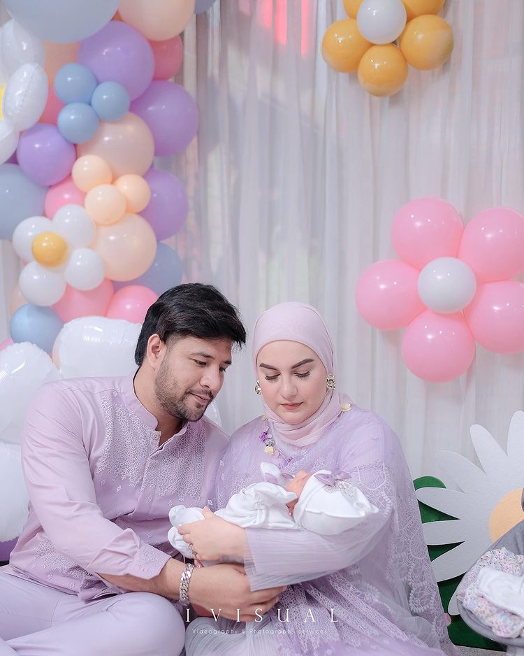 kisah seleb ganti nama anak © berbagai sumber kisah seleb ganti nama anak © berbagai sumber