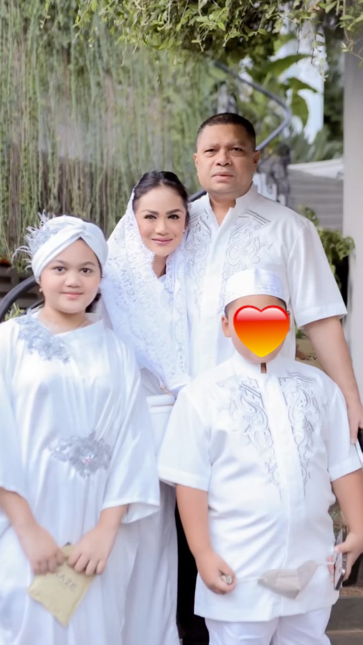 kisah seleb ganti nama anak © berbagai sumber kisah seleb ganti nama anak © berbagai sumber