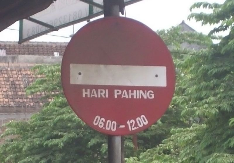 tulisan di papan peringatan © berbagai sumber