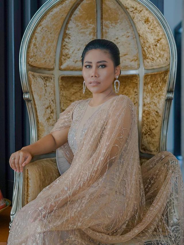 gaya pedangdut hadiri acara lamaran © berbagai sumber gaya pedangdut hadiri acara lamaran © berbagai sumber