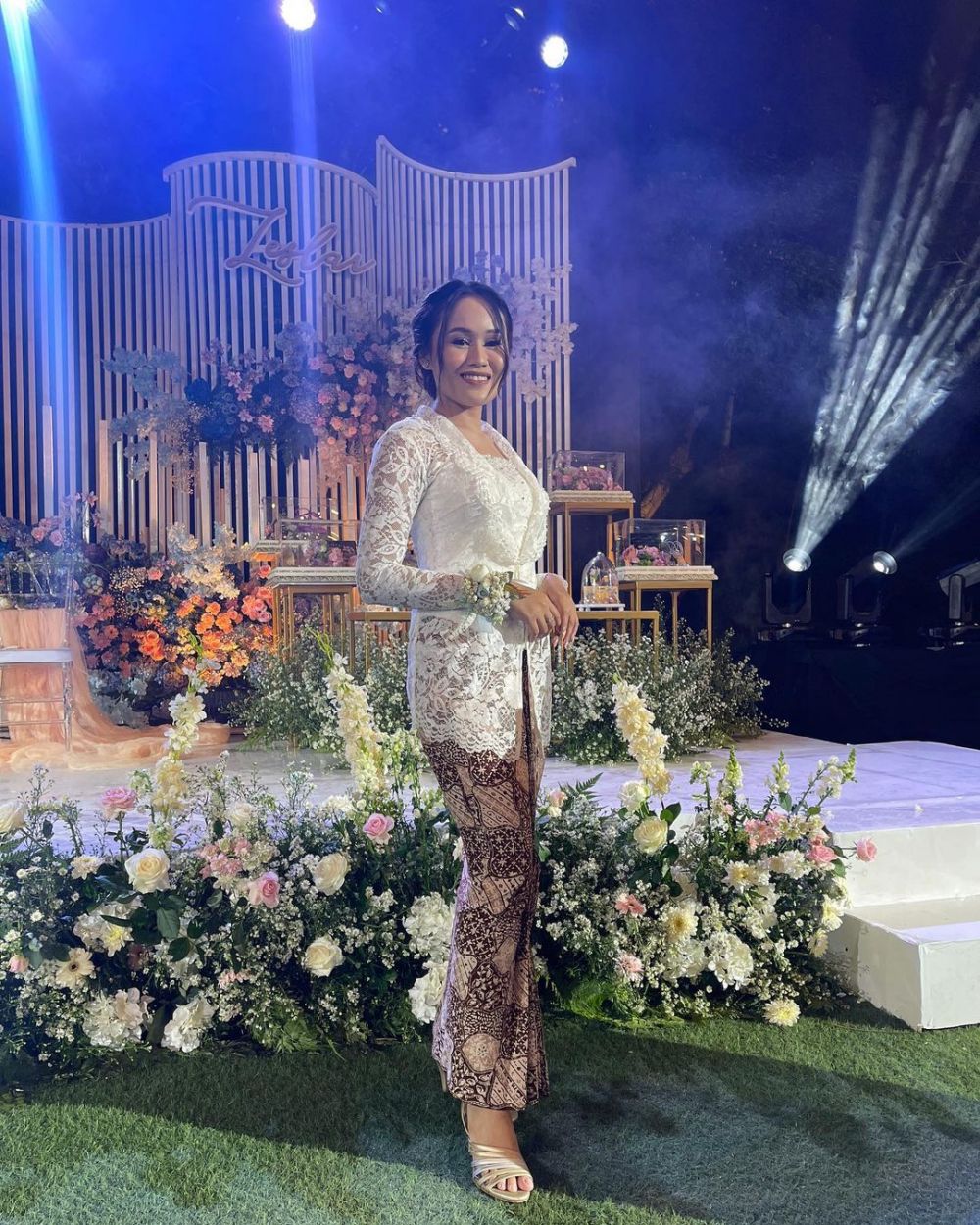 gaya pedangdut hadiri acara lamaran © berbagai sumber gaya pedangdut hadiri acara lamaran © berbagai sumber