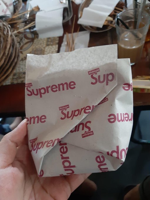 Tulisan di bungkus nasi nyeleneh abis Berbagai sumber