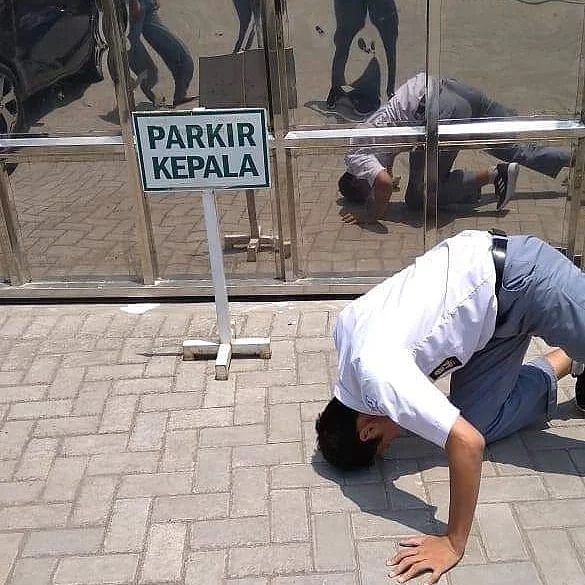 tingkah ngikutin tulisan nyeleneh © berbagai sumber