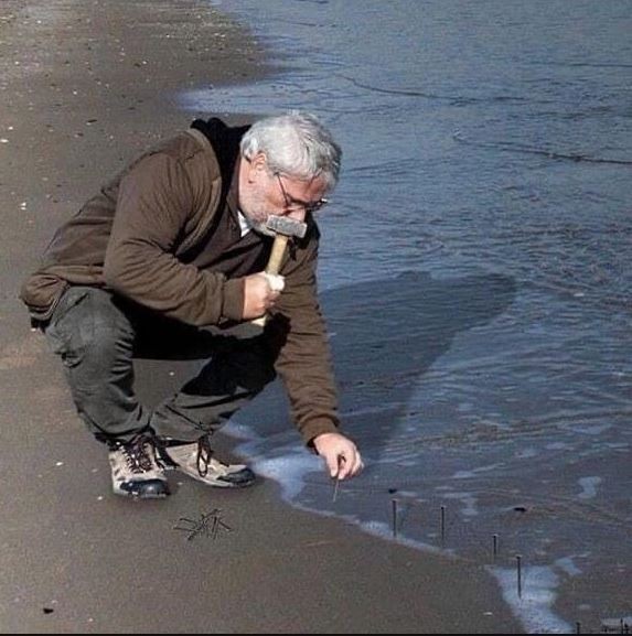kelakuan kocak orang di pantai © berbagai sumber