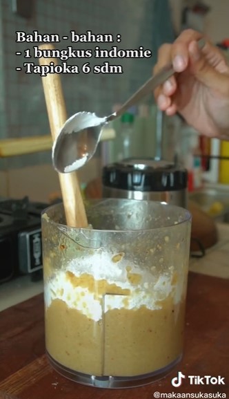 5 Cara bikin kerupuk dari mi instan, gurih dan bikin nagih