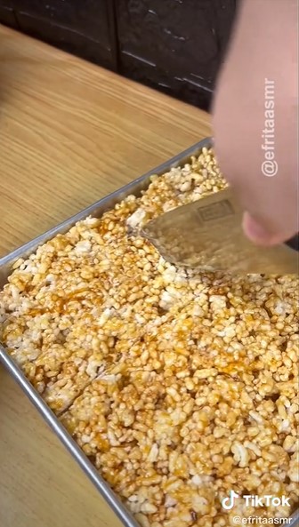 7 Cara membuat nasi sisa jadi biskuit cokelat, renyah dan praktis