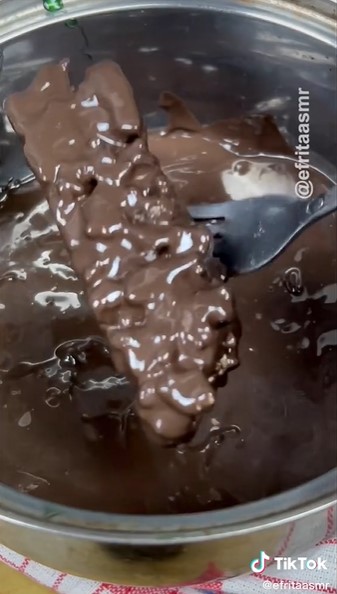 7 Cara membuat nasi sisa jadi biskuit cokelat, renyah dan praktis