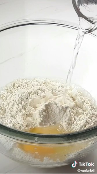 5 Trik goreng pisang ala pedagang gorengan, renyah tahan lama