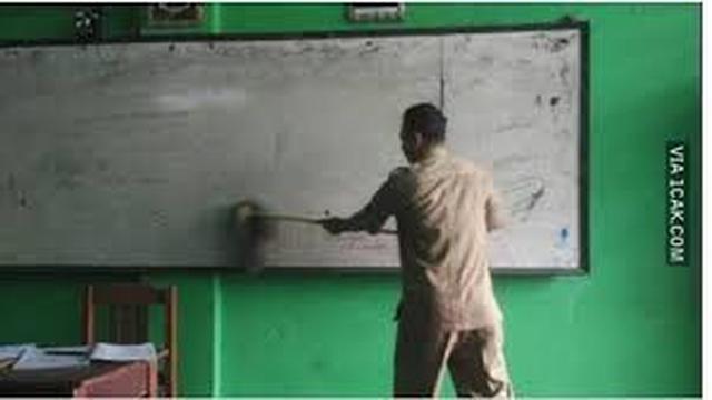 Potret kocak kelakuan cowok saat bersih-bersih Berbagai sumber