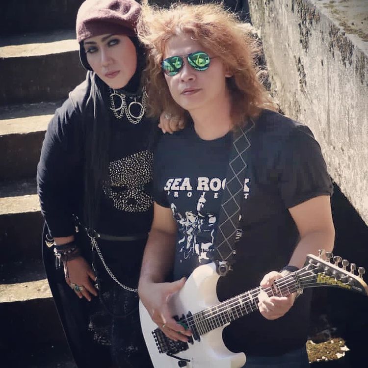 Mel Shandy Lady Rocker © berbagai sumber