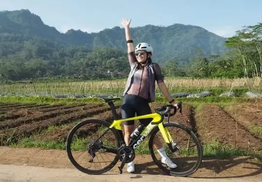 Jaga kulit kencang, ini 10 makanan dan minuman dihindari Wulan Guritno