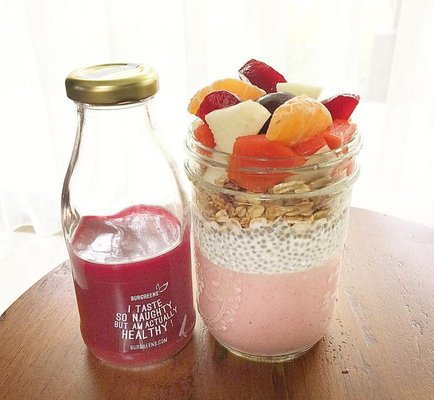 Tubuh bugar di usia 56 tahun, ini 10 menu sarapan sehat ala Titi DJ