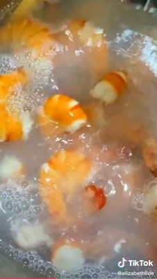Trik merebus udang agar warnanya lebih menarik, antigagal