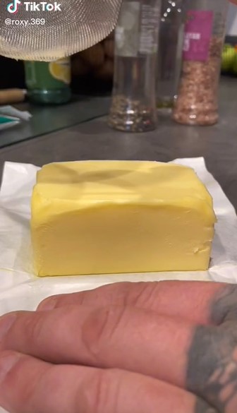 Trik memarut keju tanpa parutan khusus, lebih praktis dan cepat