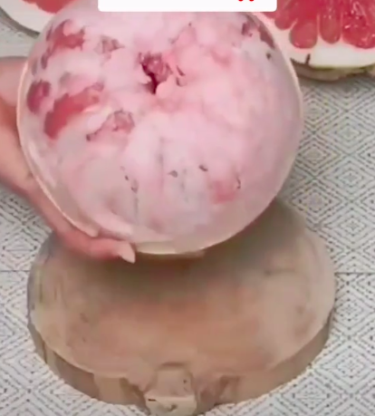 Tak banyak yang tahu, ini cara praktis mengupas kulit jeruk Bali