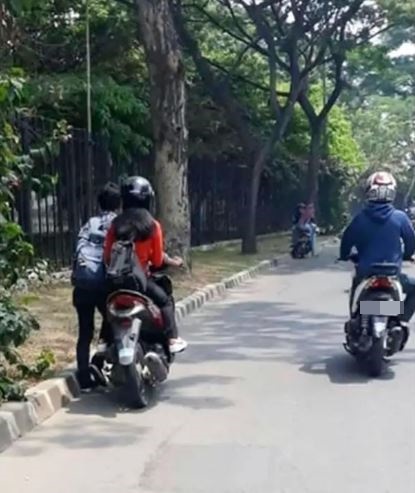 bantu kendaraan mogok nyeleneh © berbagai sumber