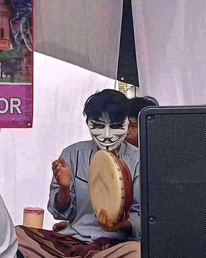 Potret konyol orang pakai topeng anonymous Berbagai sumber