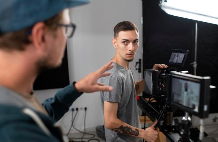 Arti plot twist © 2022 berbagai sumber Arti plot twist © 2022 berbagai sumber