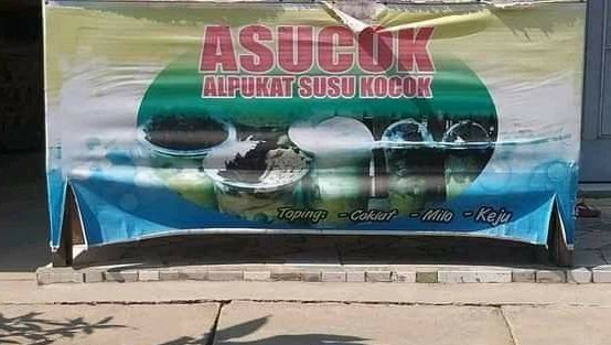 spanduk nama bisnis nyeleneh © berbagai sumber