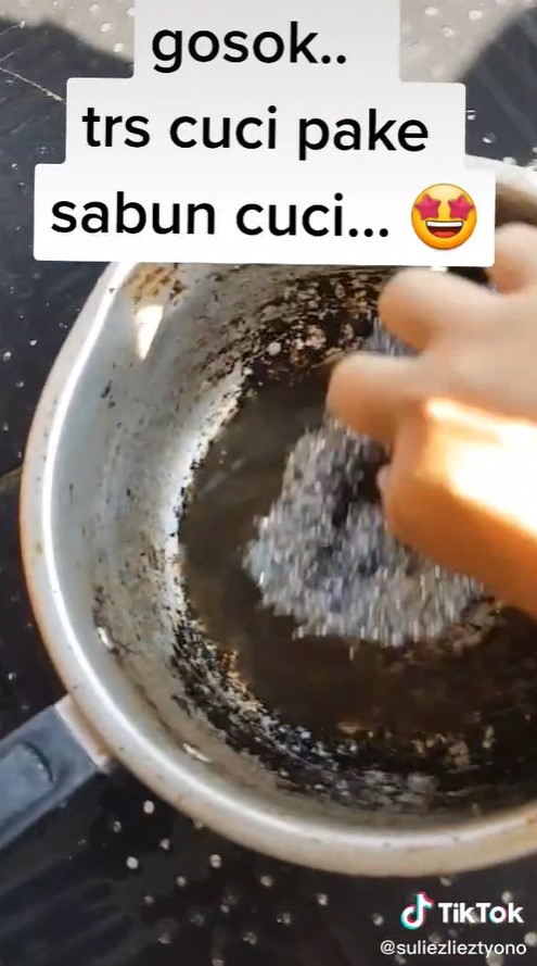 Cara simpel bersihkan panci gosong, mengkilap seperti baru